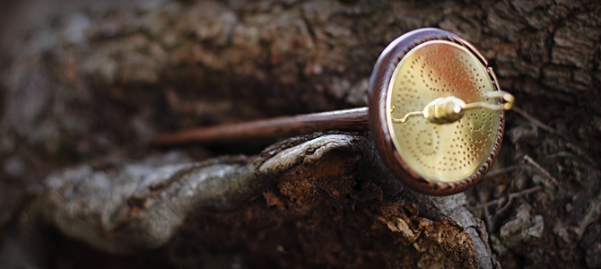 Huso con acabado en latón