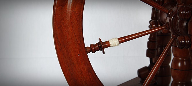 Detalle de rueda de rueca antigua